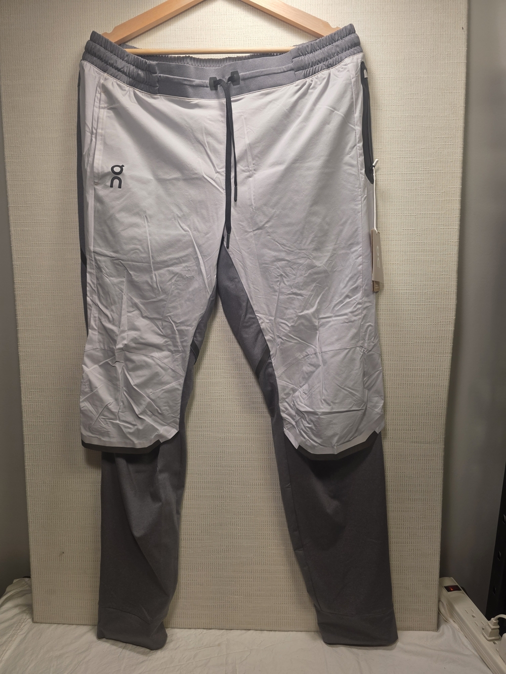 NWT Men’s OnCloud Running Pant, Size XL EXTRA LARGE, Glacier / Rock Gray